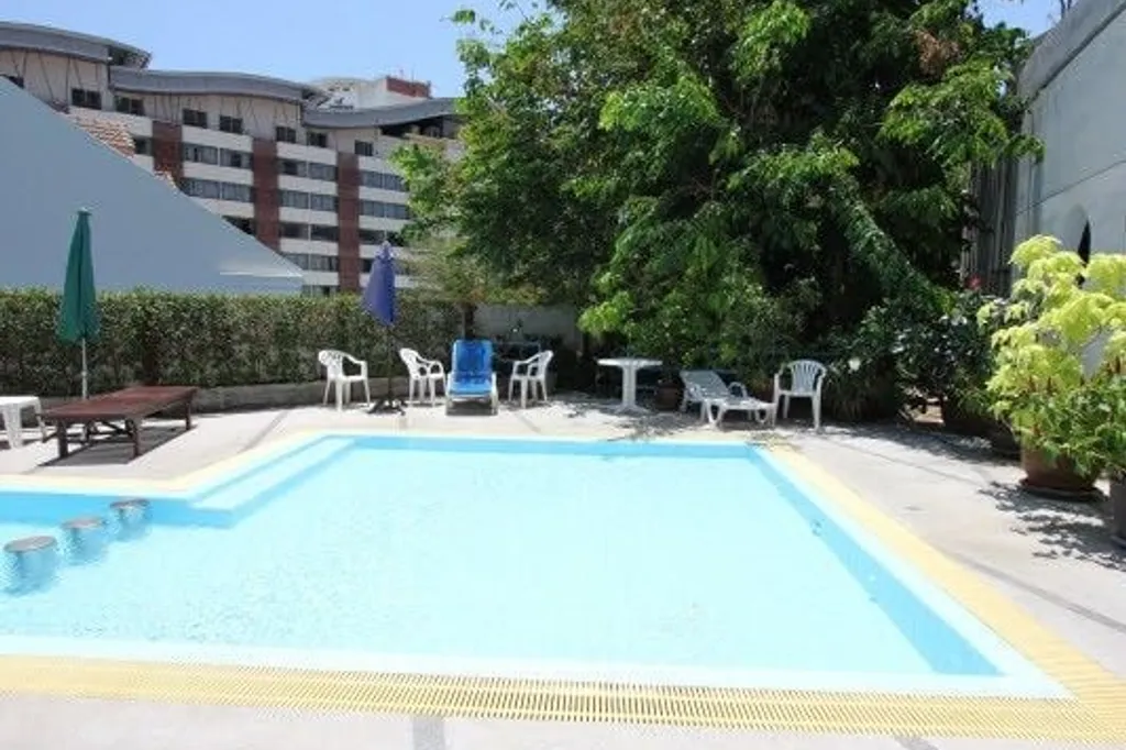The Peak Condo: swimming pool (1)