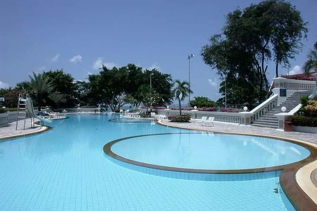 Silver Beach Wongamat: swimming pool (1)
