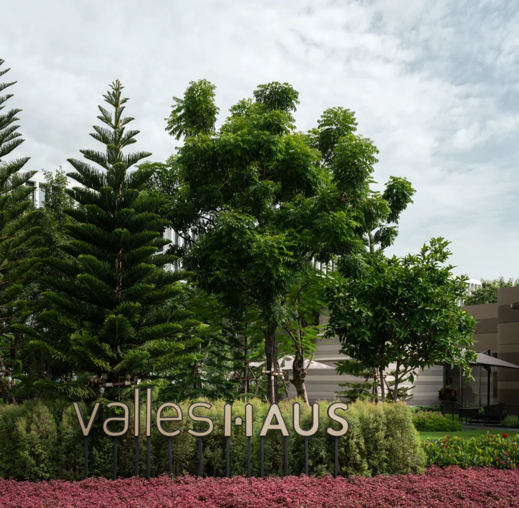 Valles Haus Bangkok: facade (2)