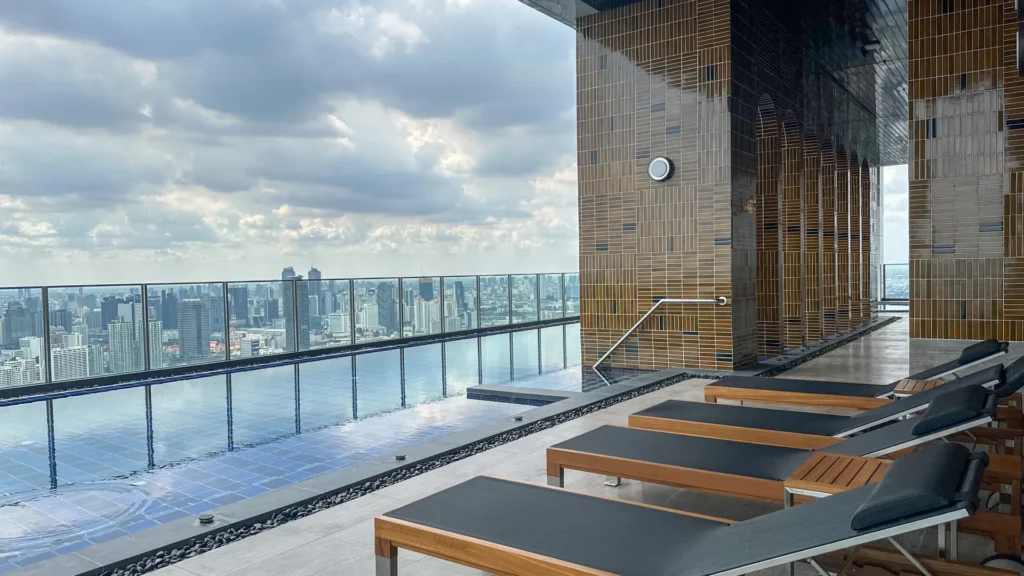 Noble Form Thonglor: swimming pool