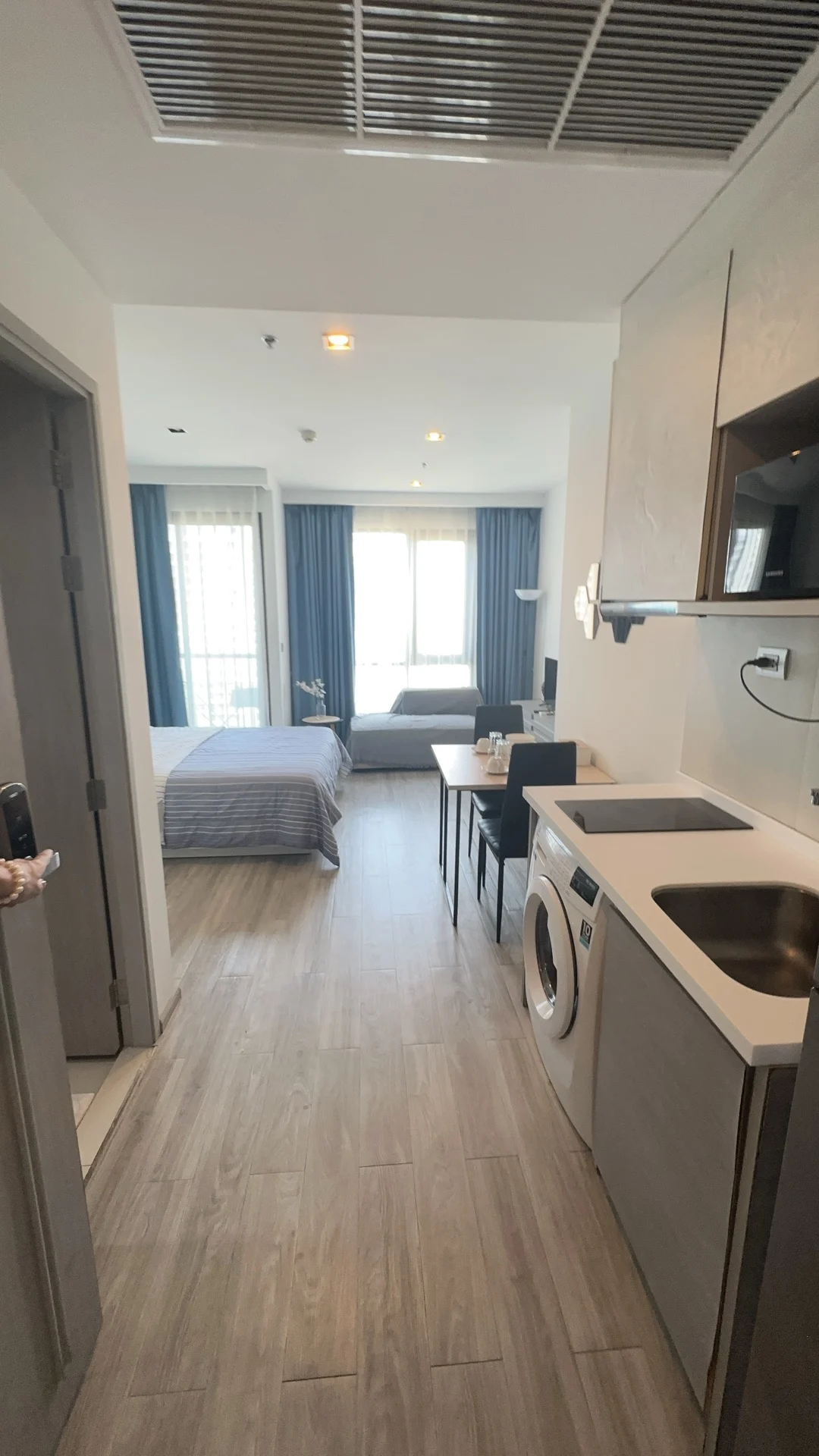 Aeras Beachfront — Студия, 28 m², 21 fl