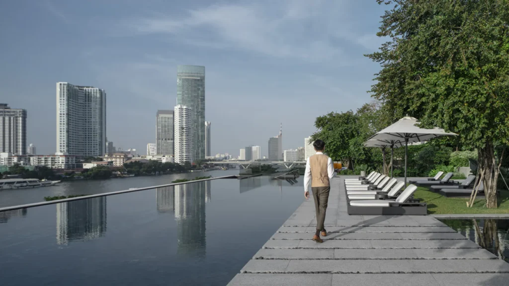 Four Seasons Private Residences: swimming pool