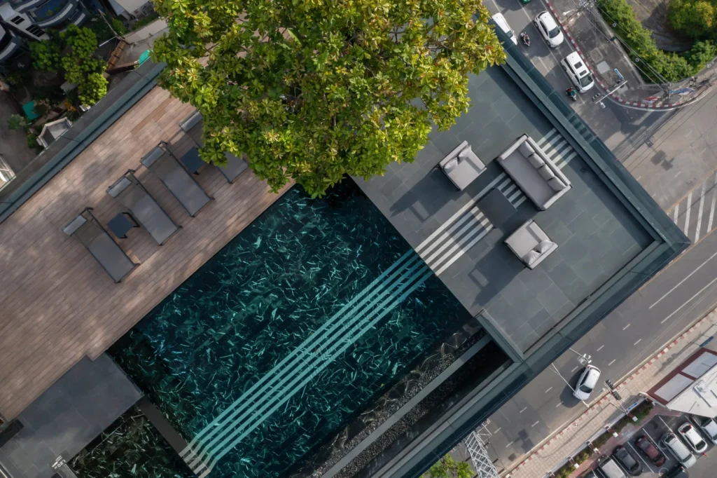 The Residences at Sindhorn Kempinski: facade