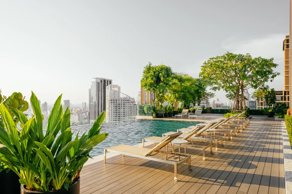 The Residences at Sindhorn Kempinski: swimming pool