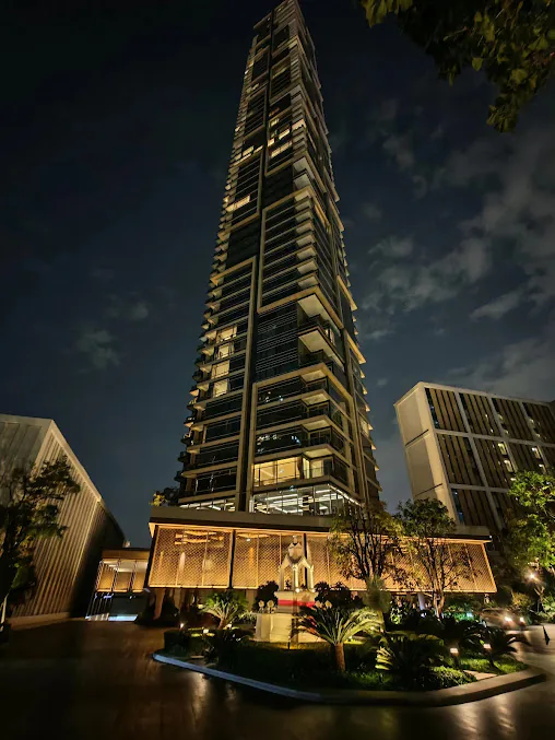 Four Seasons Private Residences: facade (4)