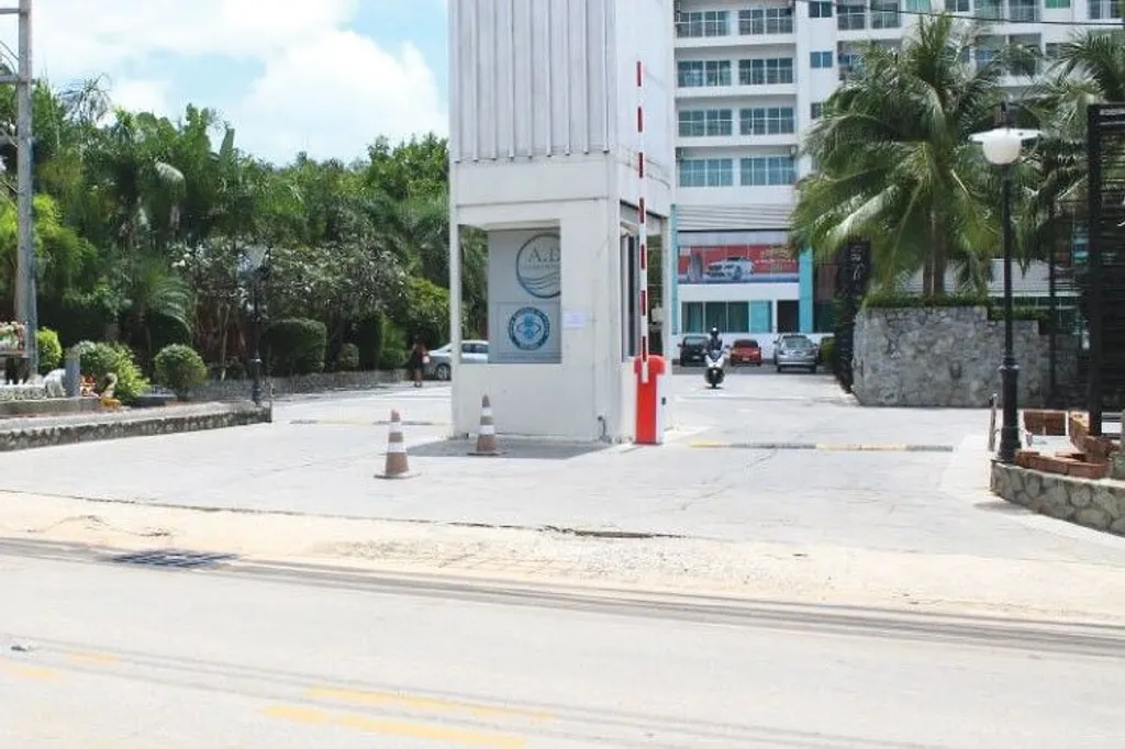 AD Wongamat Condominium: facade