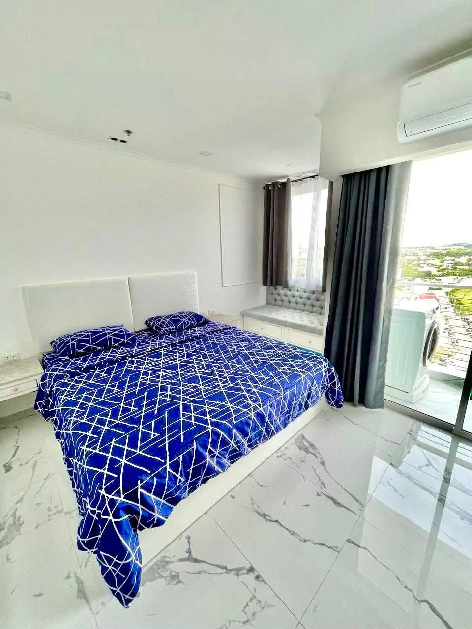 Studio Condo 24 sq.m in The Empire Tower Pattaya — 21st Floor, City View, Foreign Quota