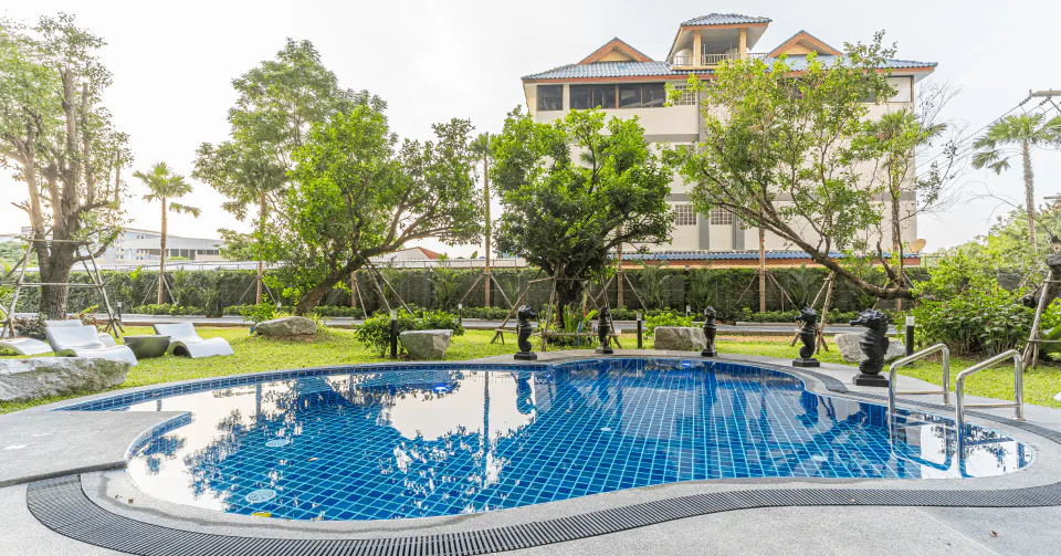 Arcadia Millennium Tower: swimming pool