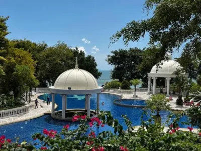2-Bedroom Condo 125 sq.m in Sky Beach Condominium Pattaya — Sea View