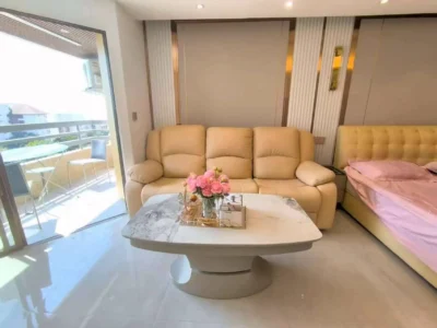 Studio Condo 40 sq.m in Kieng Talay Condotel Pratumnak — Partial Sea View