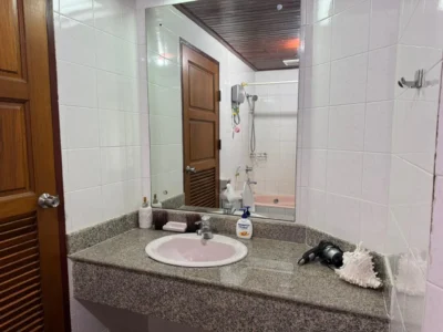 1-Bedroom Condo 93 sq.m in Sky Beach Condominium Pattaya — Sea View