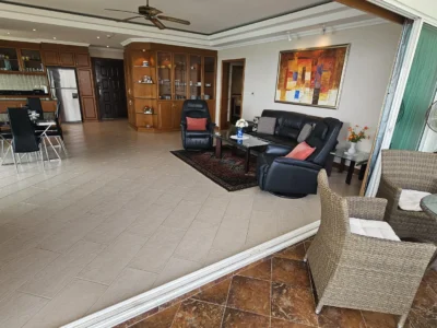 2-Bedroom Condo 141 sq.m in View Talay 7 Pattaya — Sea View
