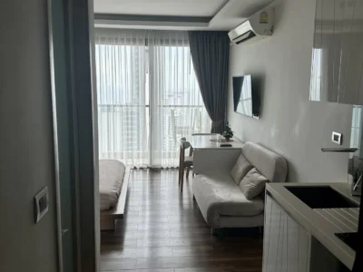 Studio Condo 31.76 sq.m in The Peak Towers Pattaya — 28th Floor, Sea View