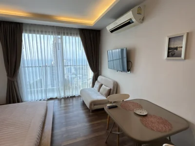 Studio Condo 31.76 sq.m in The Peak Towers Pattaya — 28th Floor, Sea View