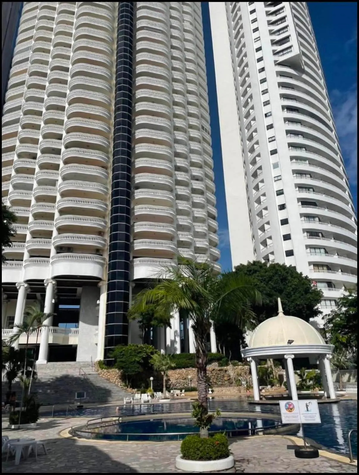 1-Bedroom Condo 93 sq.m in Sky Beach Condominium Pattaya — Sea View