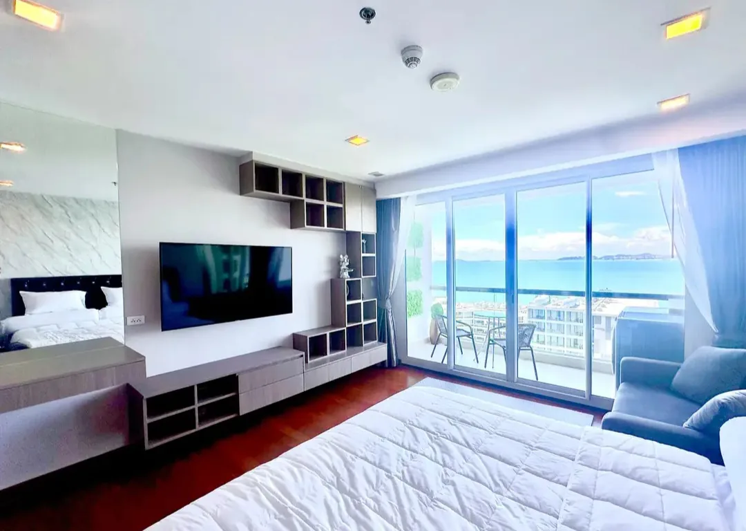 Studio Condo 33 sq.m in The Palm Wongamat Pattaya — Foreign Quota