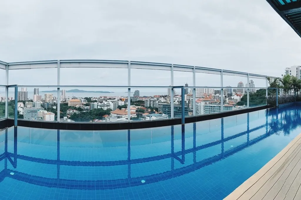 Treetops Condominium Pattaya — Rooftop Pool and Thappraya Location: swimming pool